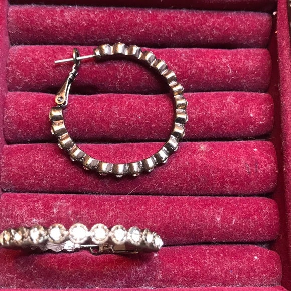 Hoops Earrings - Picture 2 of 3